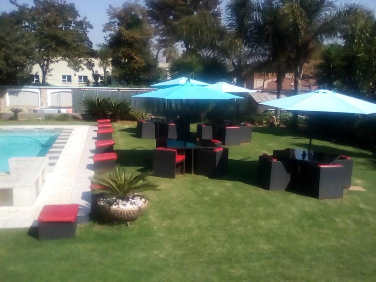 Africa Paradise - Or Tambo Airport Boutique Hotel Бенони Экстерьер фото