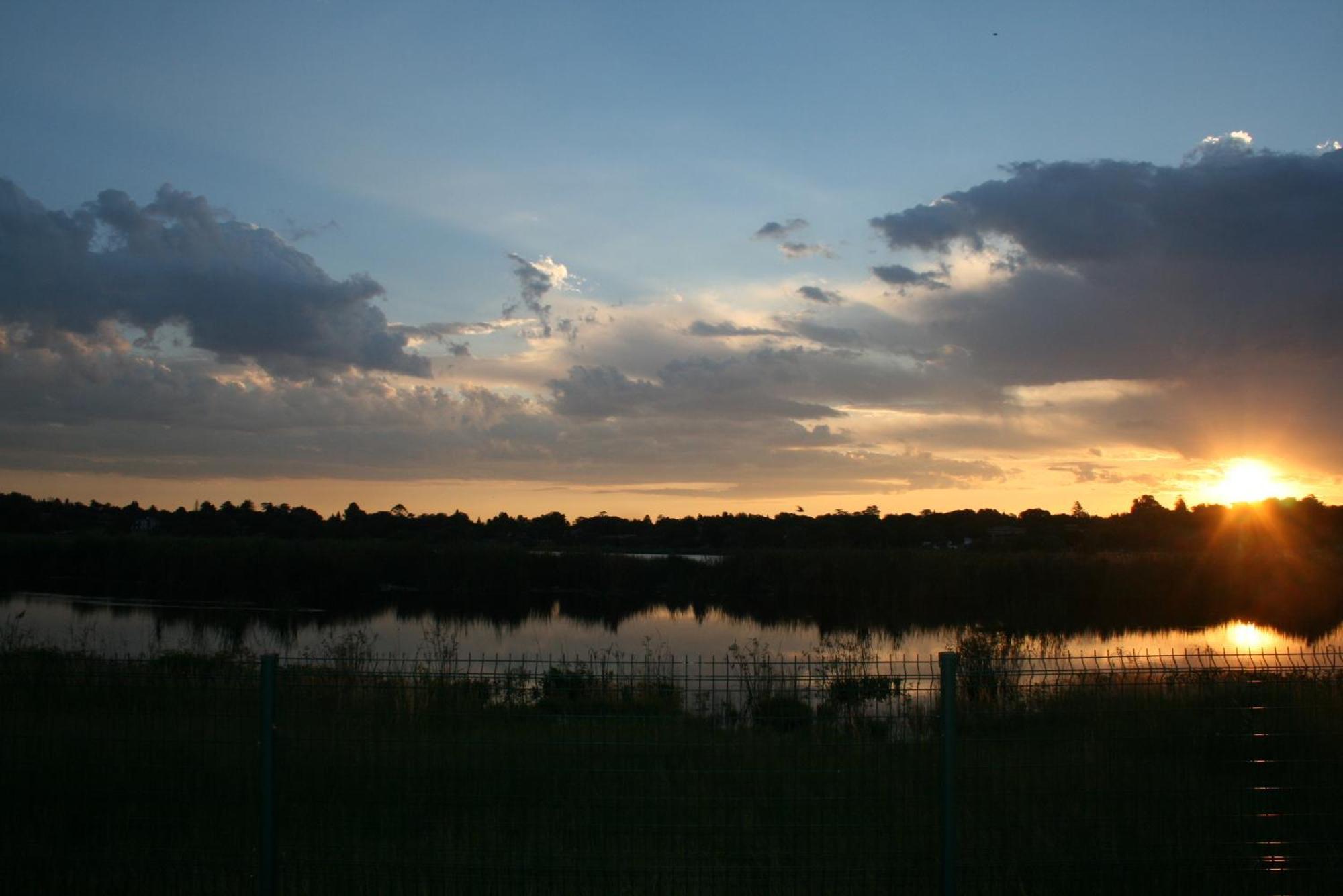 Africa Paradise - Or Tambo Airport Boutique Hotel Бенони Экстерьер фото