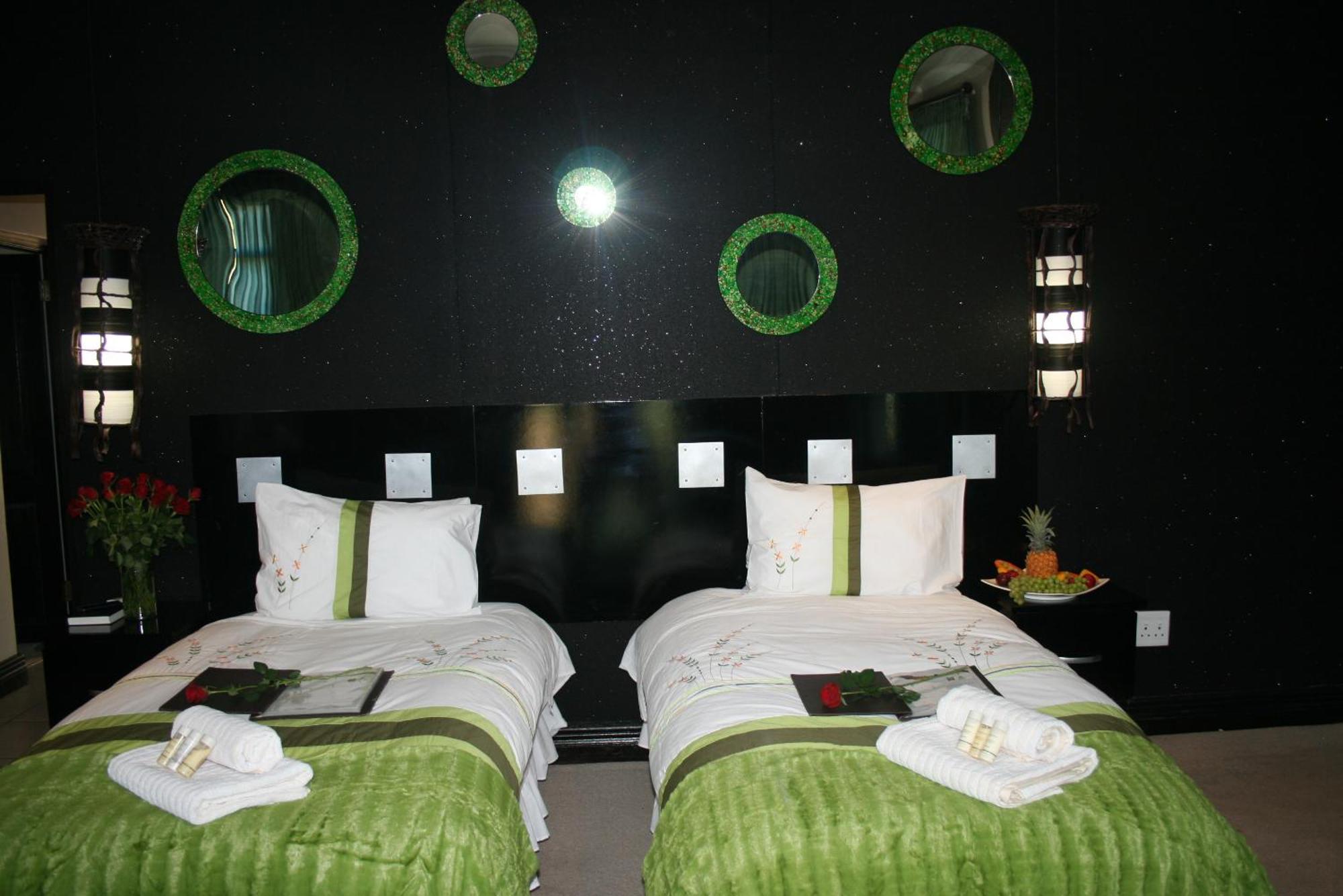 Africa Paradise - Or Tambo Airport Boutique Hotel Бенони Экстерьер фото