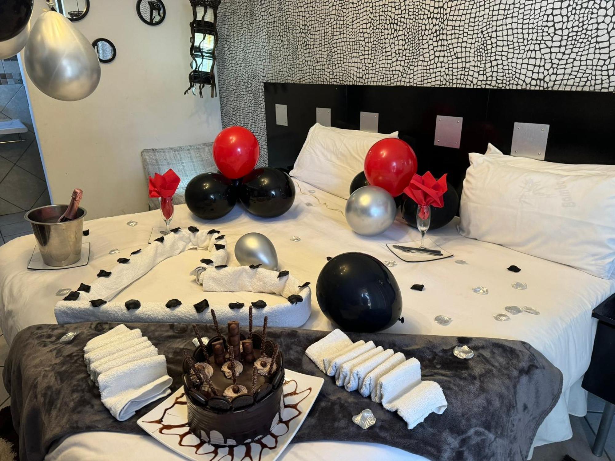 Africa Paradise - Or Tambo Airport Boutique Hotel Бенони Экстерьер фото